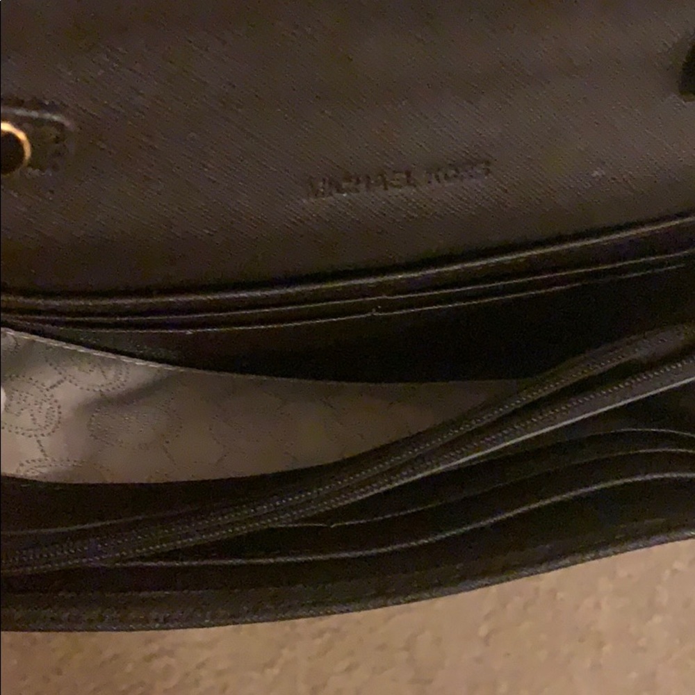 Michael Kors crossbody Wallet - Picture 6 of 6